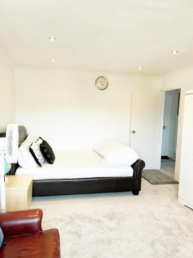Blessings Of Peace Home Away From Home Cardiff Exterior foto