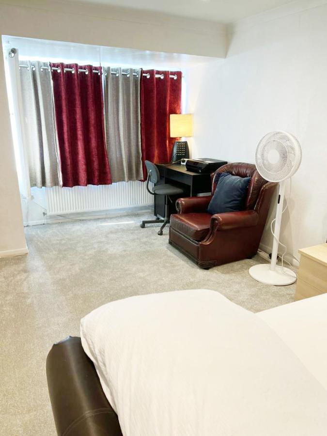 Blessings Of Peace Home Away From Home Cardiff Exterior foto