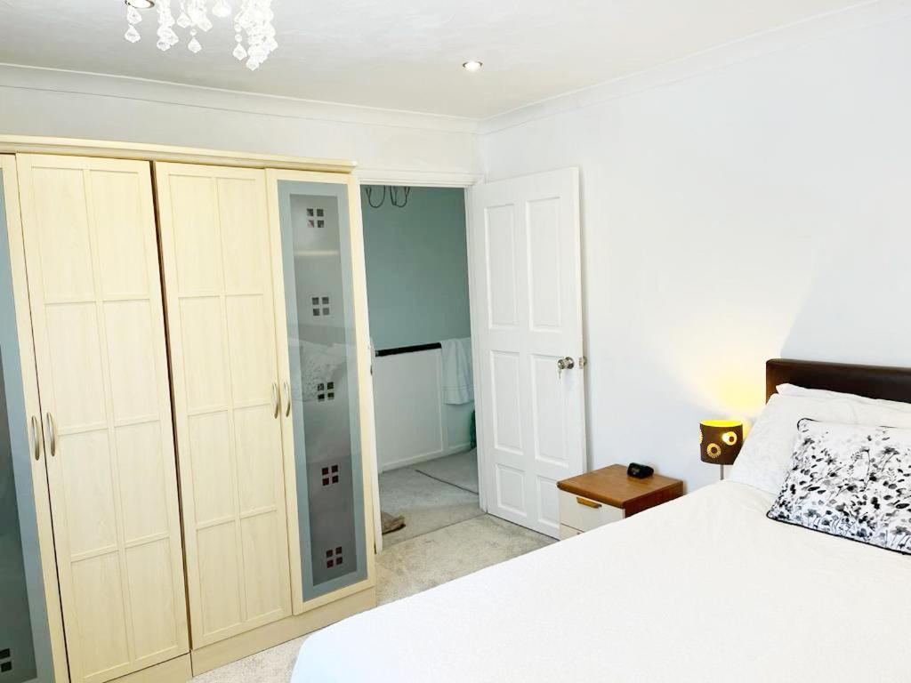Blessings Of Peace Home Away From Home Cardiff Exterior foto
