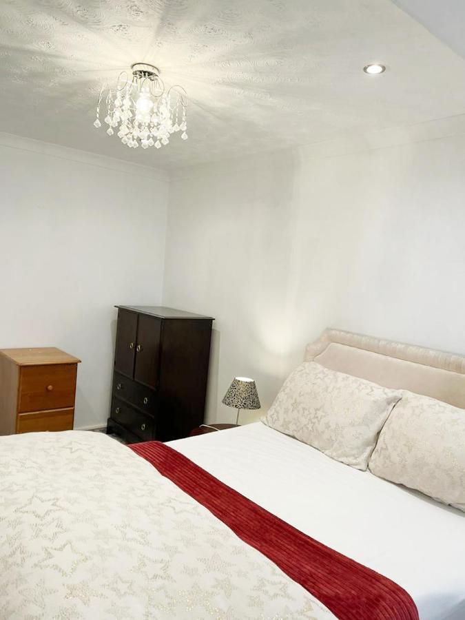 Blessings Of Peace Home Away From Home Cardiff Exterior foto