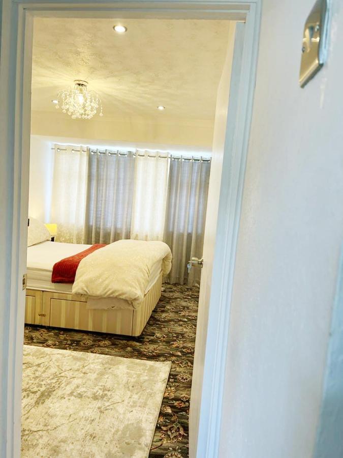 Blessings Of Peace Home Away From Home Cardiff Exterior foto