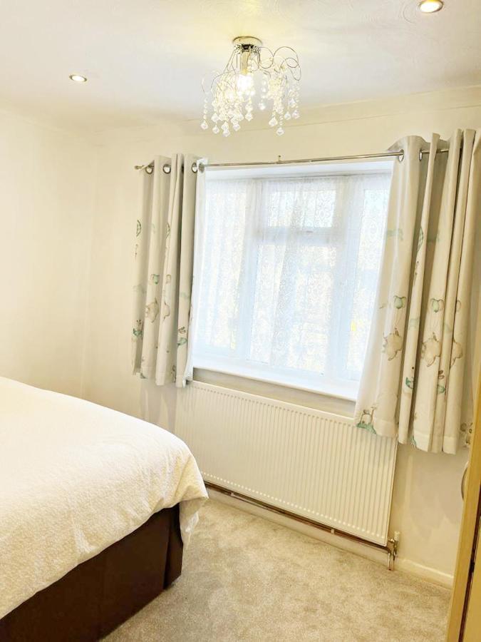 Blessings Of Peace Home Away From Home Cardiff Exterior foto