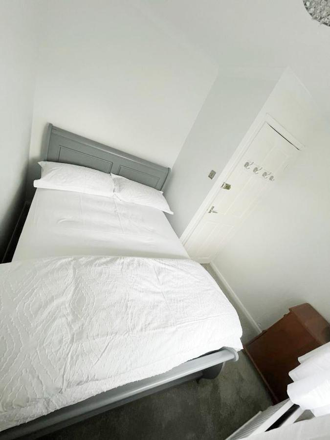 Blessings Of Peace Home Away From Home Cardiff Exterior foto