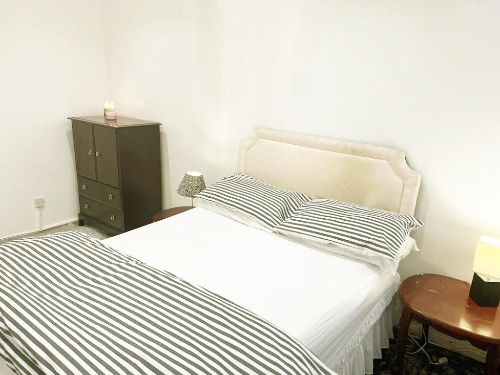 Blessings Of Peace Home Away From Home Cardiff Exterior foto