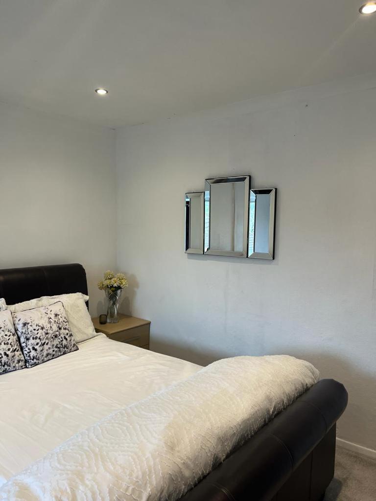 Blessings Of Peace Home Away From Home Cardiff Exterior foto