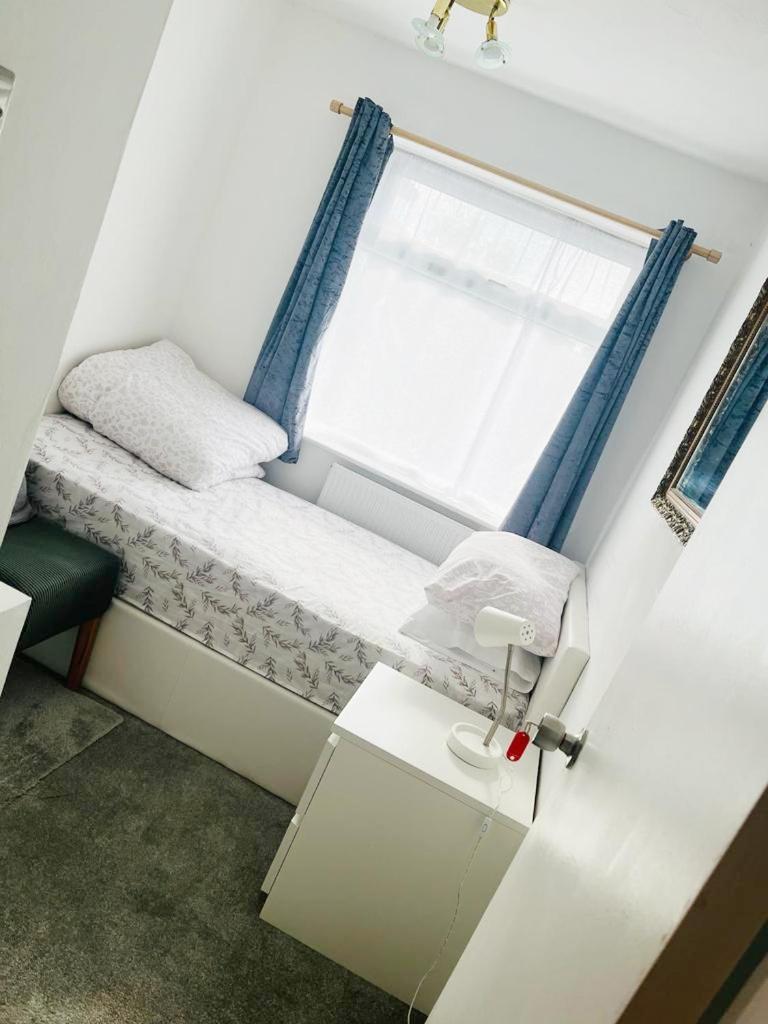 Blessings Of Peace Home Away From Home Cardiff Exterior foto
